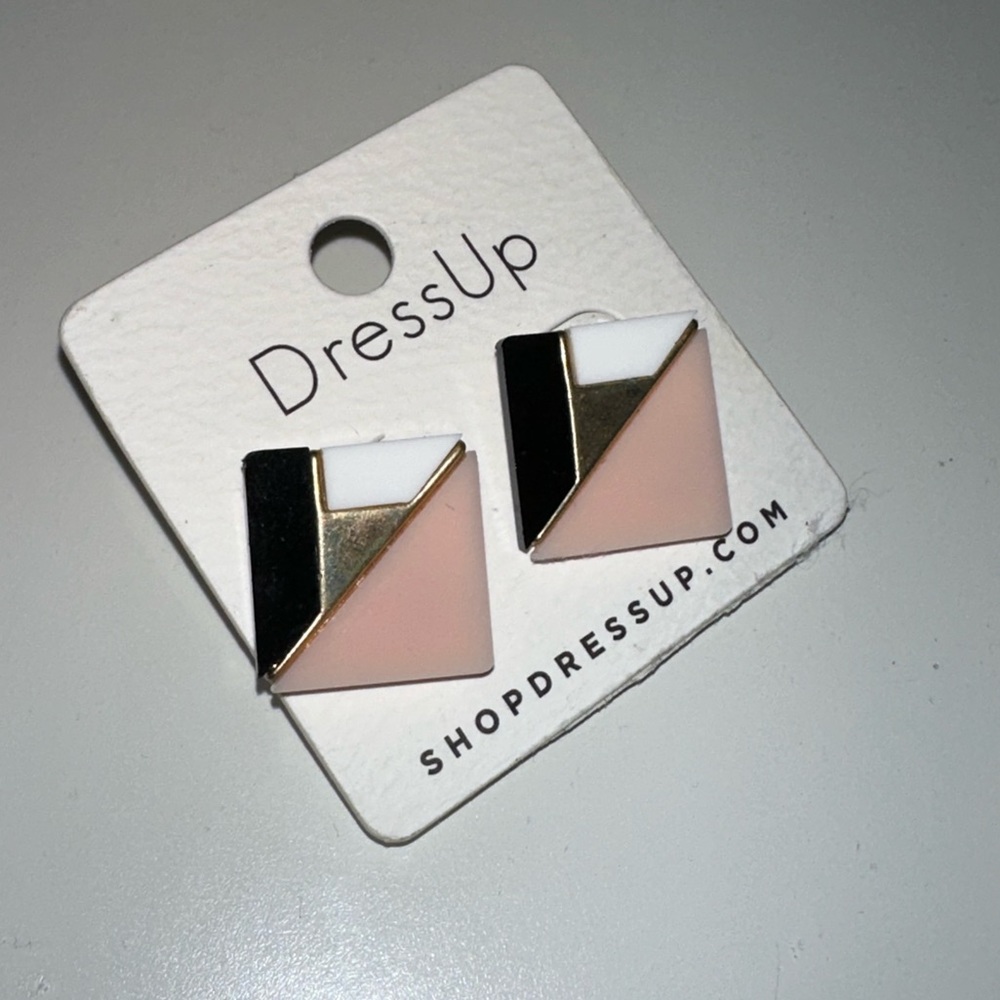 Dress Up stud earrings